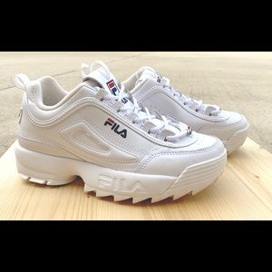 Womens Fila’s size 7.